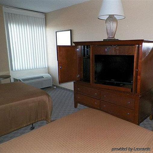 Sunlac Inn Lakota Quarto foto