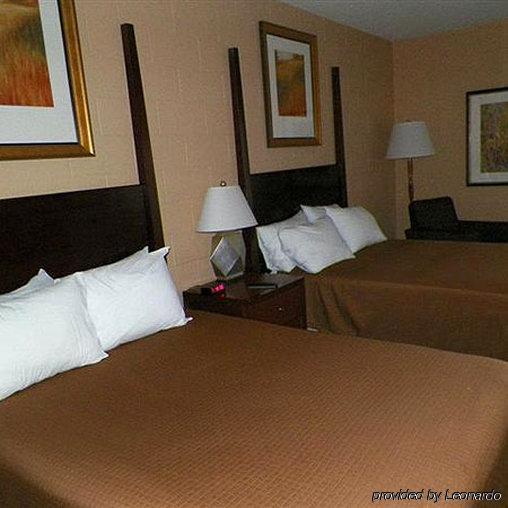 Sunlac Inn Lakota Quarto foto